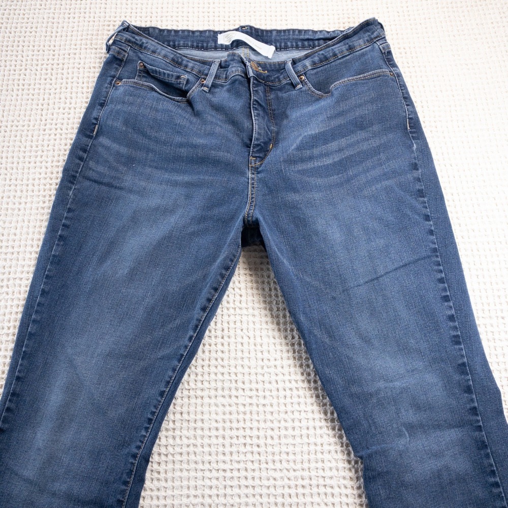 Signature by Levi Strauss Totally Shaping Bootcut Jeans Blue Wash Denim 32x31